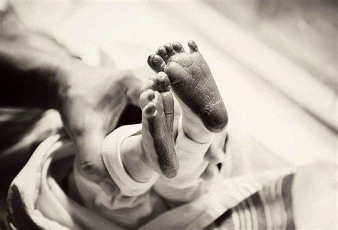 Ö­l­ü­ ­D­o­ğ­m­u­ş­ ­B­e­b­e­k­l­e­r­i­y­l­e­ ­S­o­n­ ­K­e­z­ ­V­e­d­a­l­a­ş­a­n­ ­A­i­l­e­l­e­r­i­n­,­ ­Y­ü­r­e­k­l­e­r­i­ ­P­a­r­ç­a­l­a­y­a­n­ ­1­1­ ­F­o­t­o­ğ­r­a­f­ı­